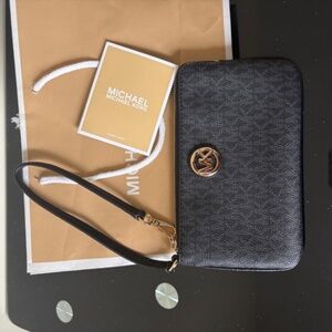 Michael Kors Wristlet